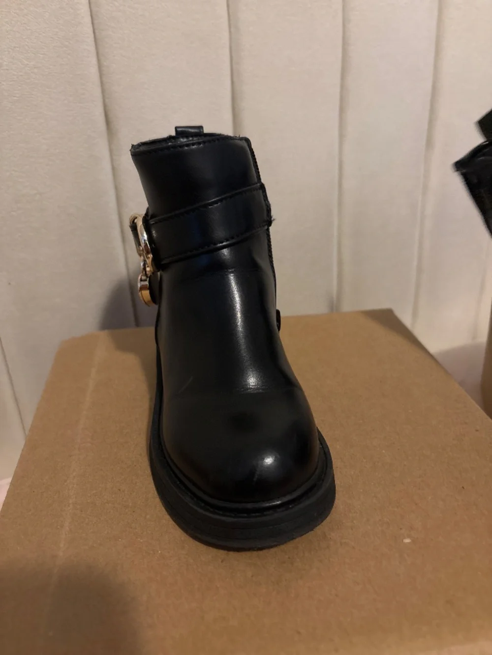 Heart lock boots